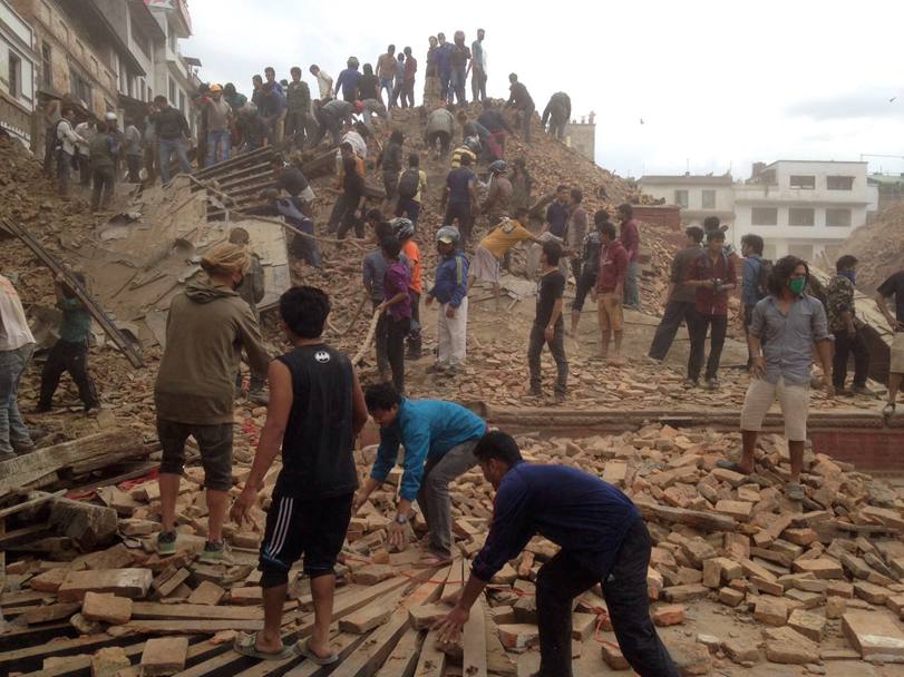 Immagini dei soccorsi a Kathmandu, la capitale del Nepal colpita sabato scorso da un devastante terremoto di magnitudo 7.9 della scala Richter (Ap)